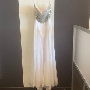 White size 10 Tony Bowls Formal dress